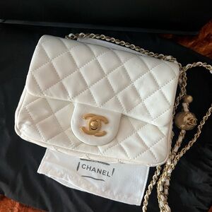 CHANEL Limited Edition white/cream lambskin crossbody bag!